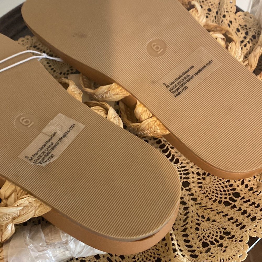 NWT Universal Thread Sandals - Picture 6 of 7